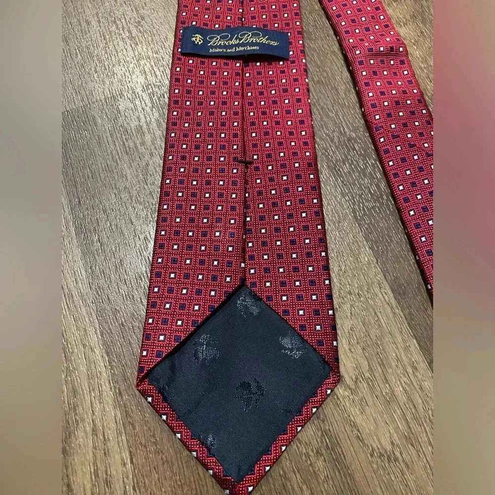 Brooks Brothers Red Navy White Square Pattern Tie
